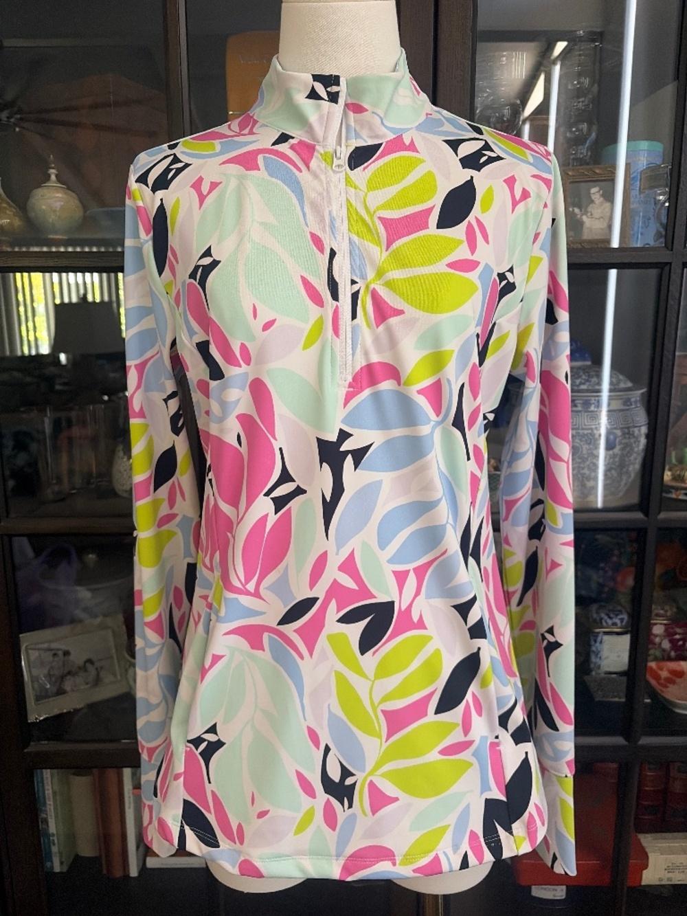 Tommy Bahama Golf, long Sleeve Zipper front size M